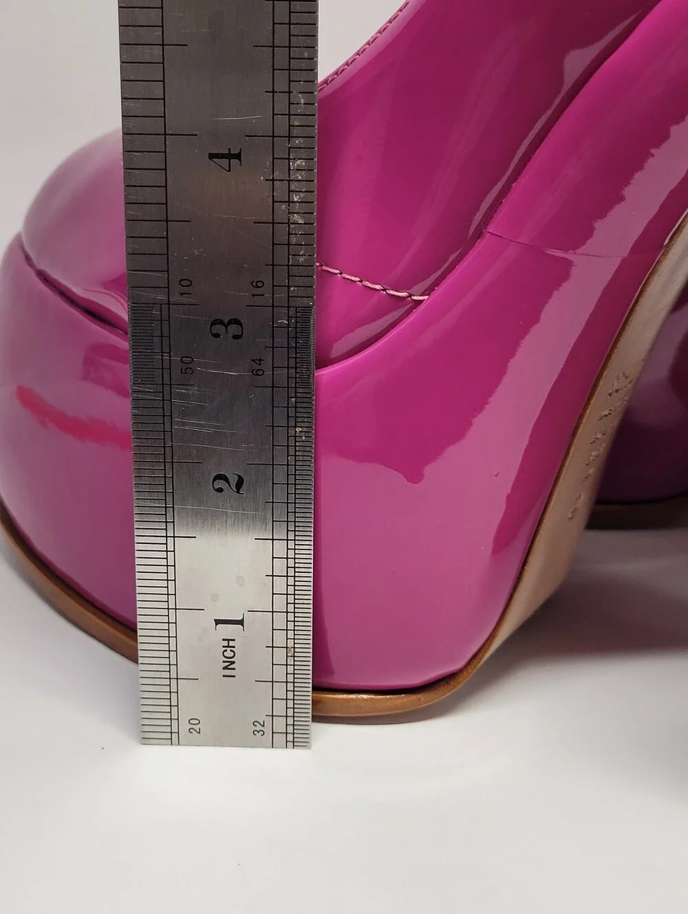 SCHUTZ eye catching